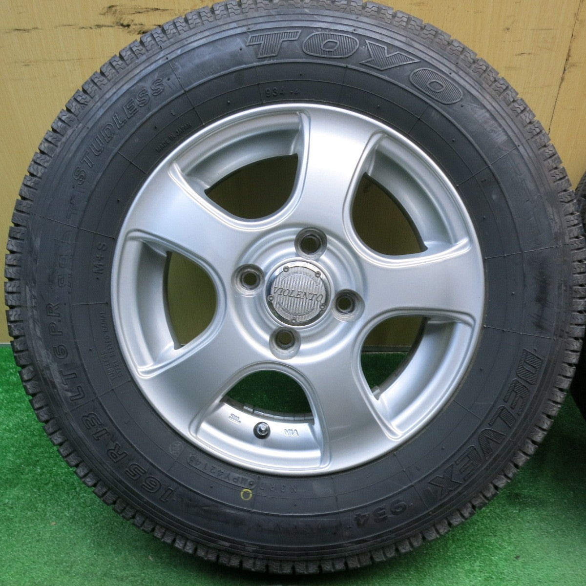 バリ溝！9.5分以上★スタッドレス 165R13 6PR トーヨー デルベックス 934 VIOLENTO ヴィオレント 13インチ PCD100/4H★5042003TNス