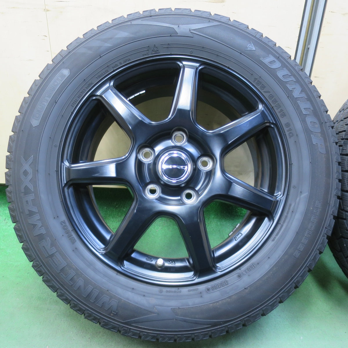 バリ溝！23年！キレイ！9分◎スタッドレス 195/65R15 ダンロップ ウインターマックス WM02 PRD 社外 アルミ 15インチ PCD114.3/5H◎6071103イス