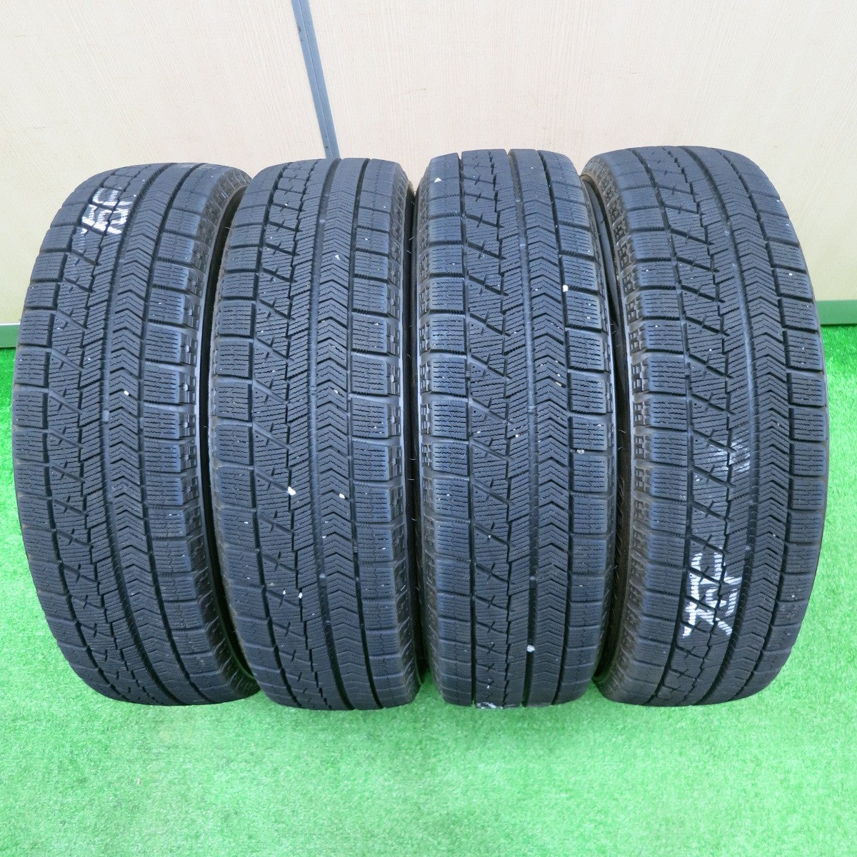 [送料無料] バリ溝！キレイ！8.5分★スタッドレス 155/65R14 ブリヂストン ブリザック VRX LEBEN レーベン 14インチ PCD100/4H★4092102NJス