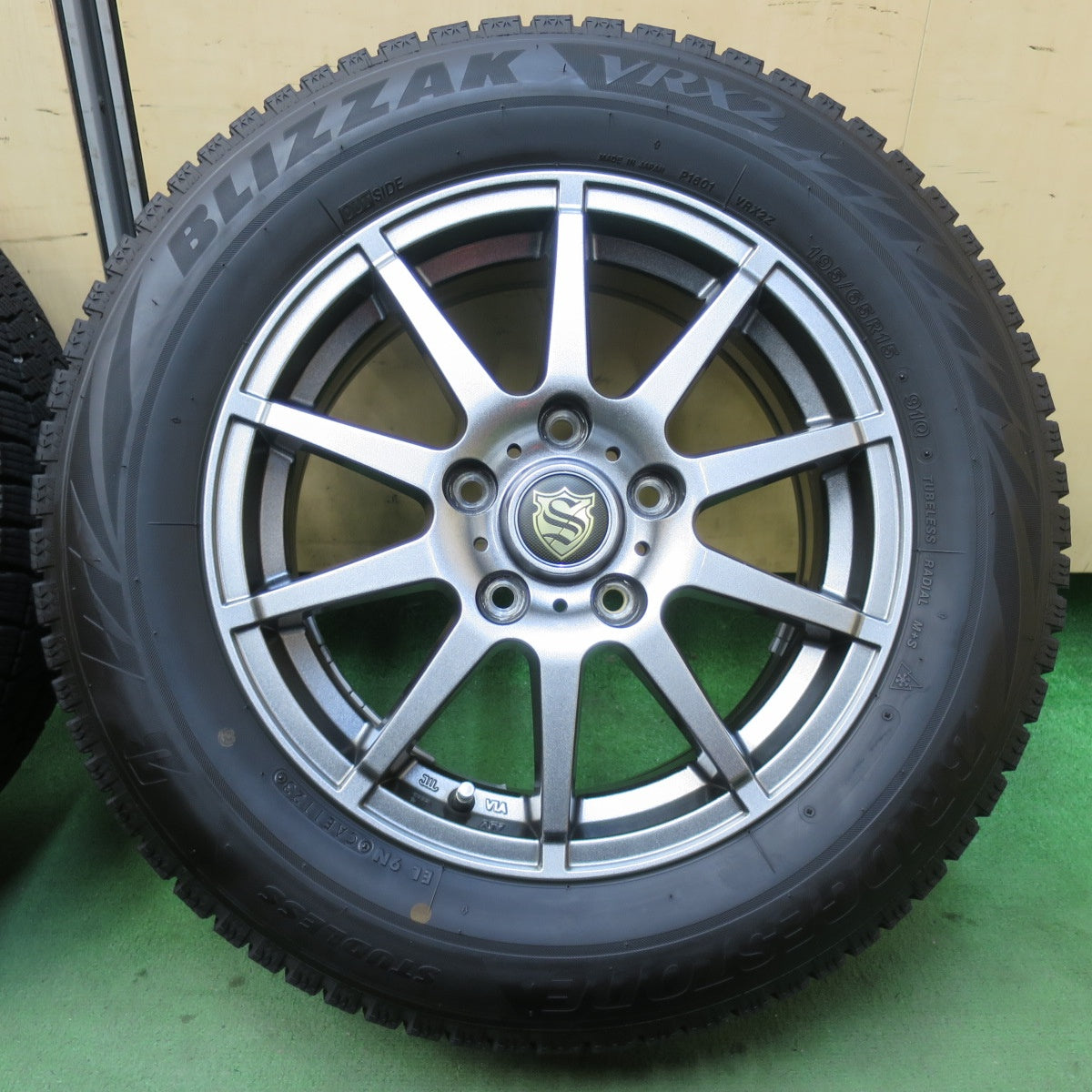 バリ溝！23年！キレイ！9分★スタッドレス 195/65R15 ブリヂストン ブリザック VRX2 社外 アルミ 15インチ PCD114.3/5H★5112809イス