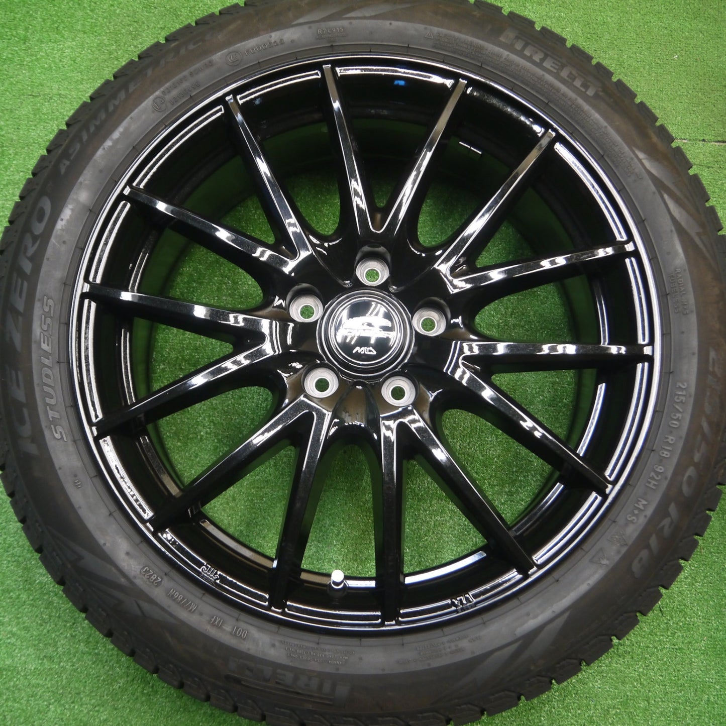 [送料無料] バリ溝！23年！キレイ！ほぼ10分★スタッドレス 215/50R18 ピレリ アイスゼロ アシンメトリコ SCHNEIDER MiD シュナイダー PCD114.3/5H★4101602Hス
