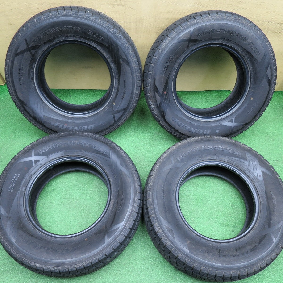 バリ溝！9.5分★スタッドレス 265/70R16 ダンロップ ウインターマックス SJ8 タイヤ 16インチ ハイラックス サーフ パジェロ ランクル 等★6030703NKスタ