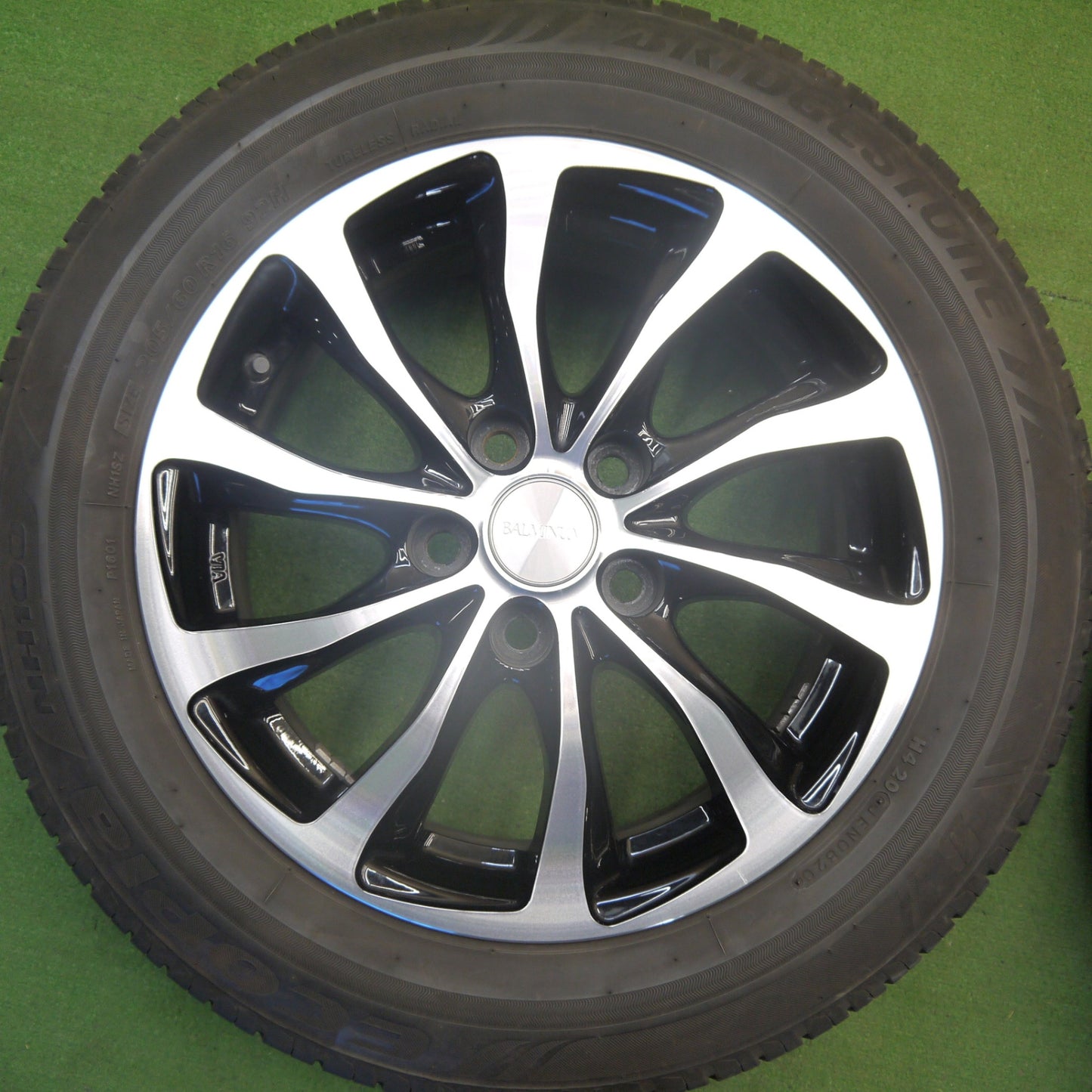 バリ溝！キレイ！9分★205/60R16 ブリヂストン エコピア NH100RV BALMINUM T10 バルミナ 16インチ PCD114.3/5H★6040604Hノ