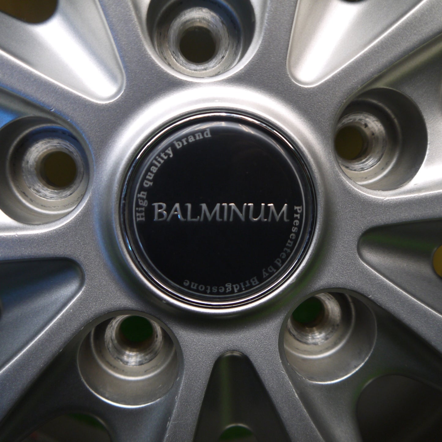 バリ溝！キレイ！8.5分★スタッドレス 215/70R15 ブリヂストン ブリザック VRX2 BALMINUM バルミナ 15インチ PCD114.3/5H★5111402Hス