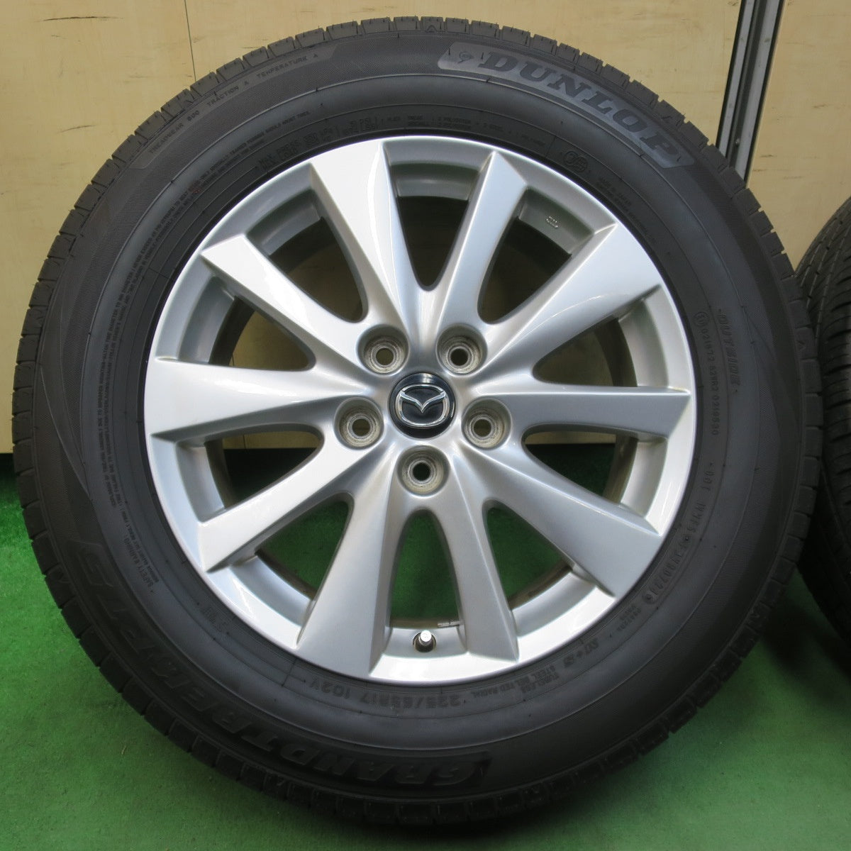 [送料無料] タイヤほぼ未使用！24年！キレイ★マツダ CX-5 純正 225/65R17 ダンロップ グラントレック PT5 17インチ CX5 PCD114.3/5H★5031802イノ