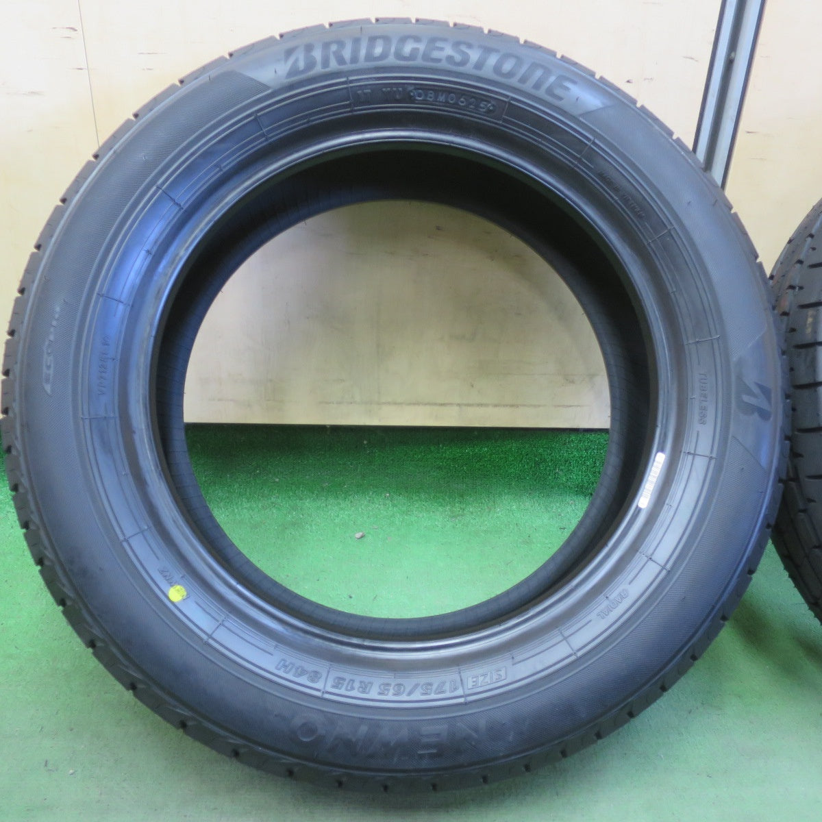 未使用！25年★175/65R15 ブリヂストン NEWNO ニューノ 15インチ タイヤ アクア ヴィッツ スペイド キューブ 等★6051508イノタ