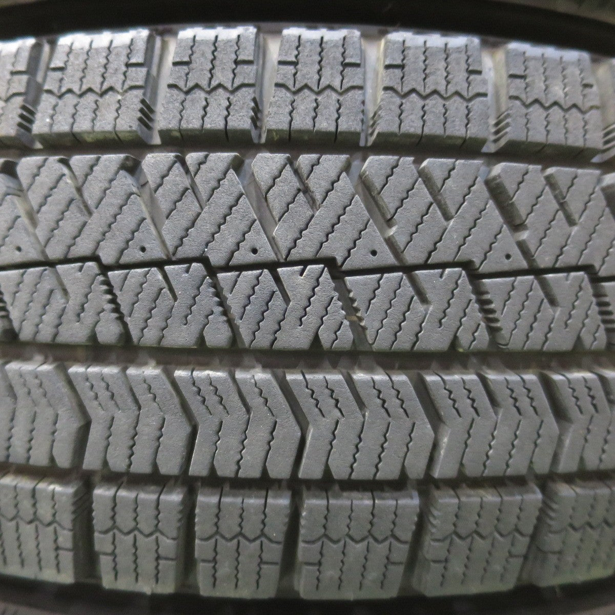 バリ溝！22年！キレイ！9分★スタッドレス 165/65R14 ブリヂストン ブリザック VRX2 QRASIZ VS9 KOSEI 14インチ ソリオ ハスラー 等 PCD100/4H★6021708イス