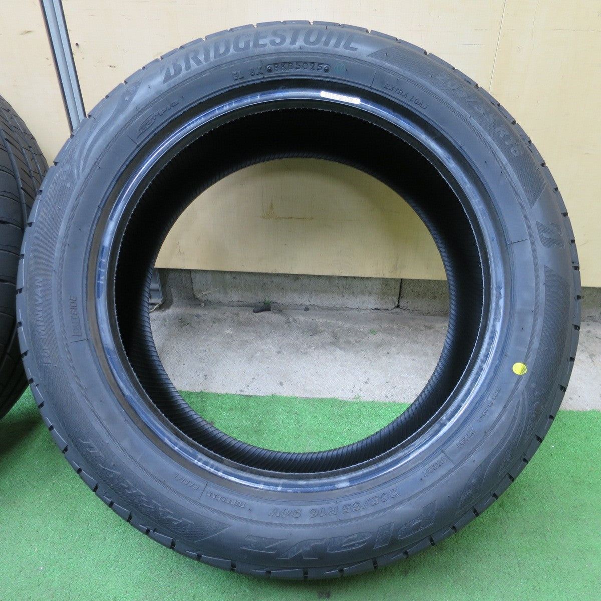 未使用！25年★205/55R16 ブリヂストン プレイズ PX-RV2 タイヤ 16インチ カローラ ツーリング ノア リーフ レガシィ ヴォクシー 等★6032302NGノタ