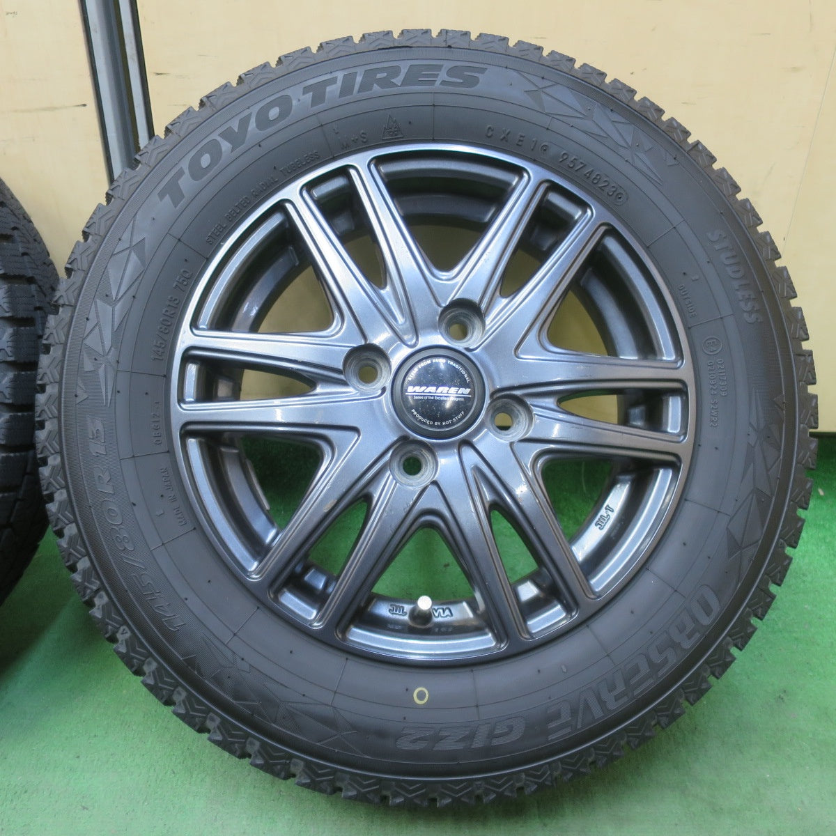 バリ溝！23年！9.5分★スタッドレス 145/80R13 トーヨー オブザーブ GIZ2 WAREN ヴァーレン 13インチ PCD100/4H★6042708イス
