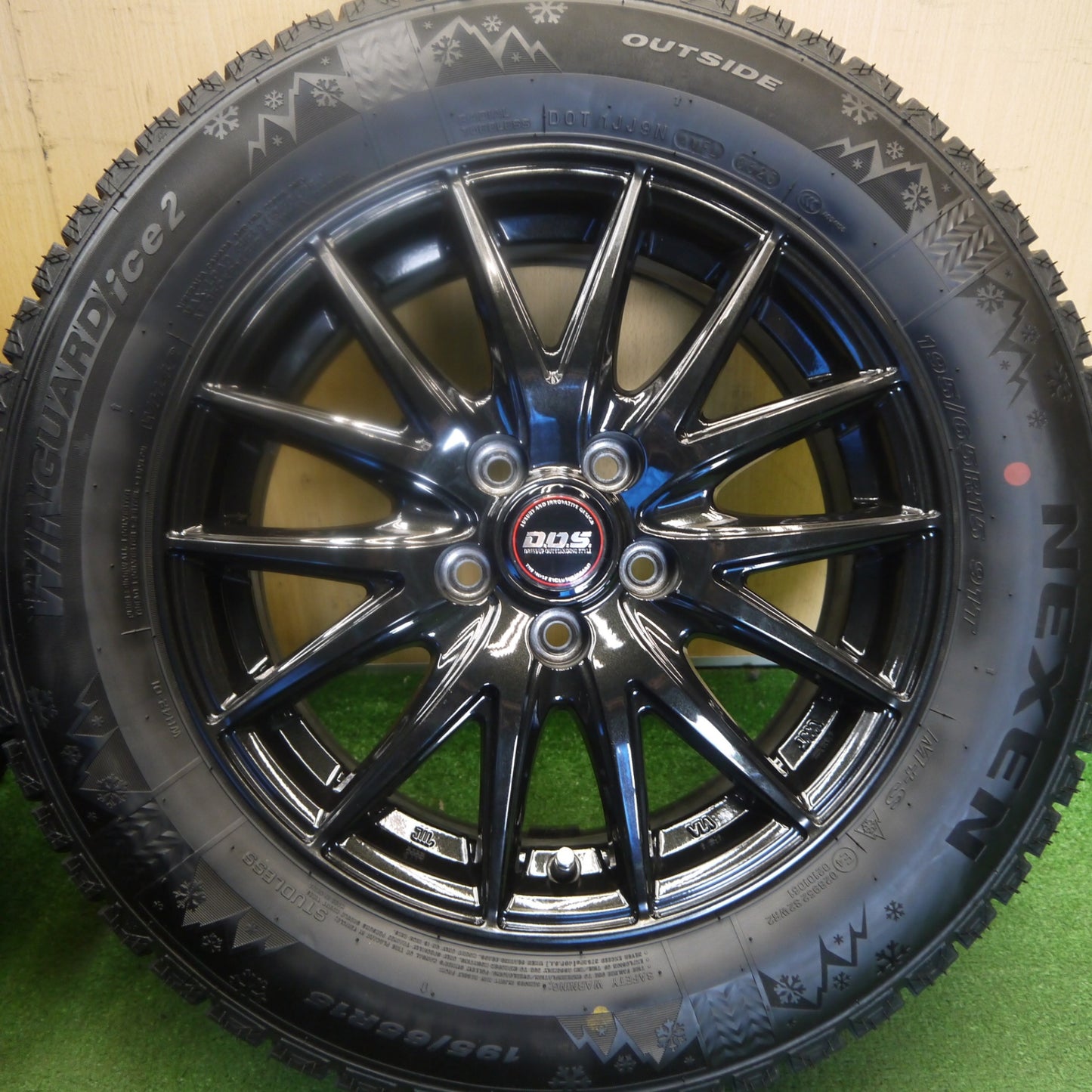 バリ溝！25年！キレイ！9.5分以上★プリウス 等 195/65R15 スタッドレス ネクセン WINGUARD ice2 D.O.S. DOS 15インチ PCD100/5H★6041408Hス