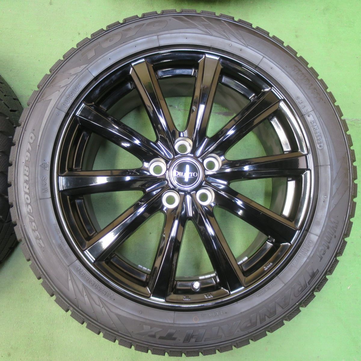 バリ溝！23年！キレイ！ほぼ10分★スタッドレス 235/50R18 トーヨー ウインター トランパス TX DILETTO ディレット 18インチ PCD114.3/5H★5072804イス