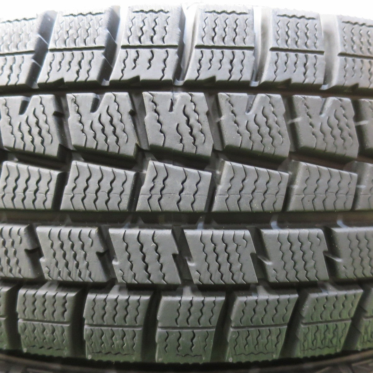[送料無料] バリ溝！9分★スタッドレス 165/65R15 ダンロップ ウインターマックスWM01 JOKER ソリオ ハスラー等 PCD100/4H★4120702イス