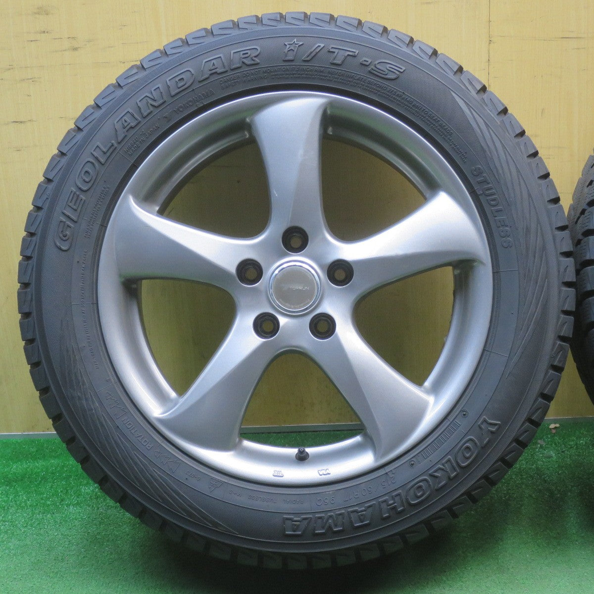 バリ溝！23年！キレイ！9.5分★スタッドレス 215/60R17 ヨコハマ ジオランダー i/T-S TOPRUN トップラン 17インチ PCD114.3/5H★6042703NJス