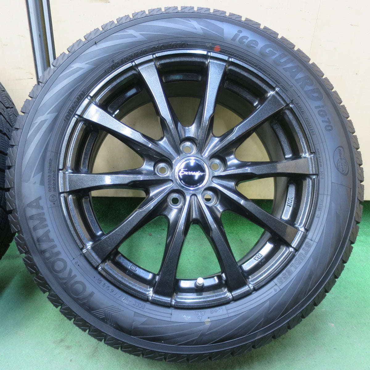 バリ溝！25年！美品！ほぼ10分◎86 BRZ 等 205/55R16 スタッドレス ヨコハマ アイスガード iG70 Exceeder エクシーダー 16インチ PCD100/5H◎6100605イス