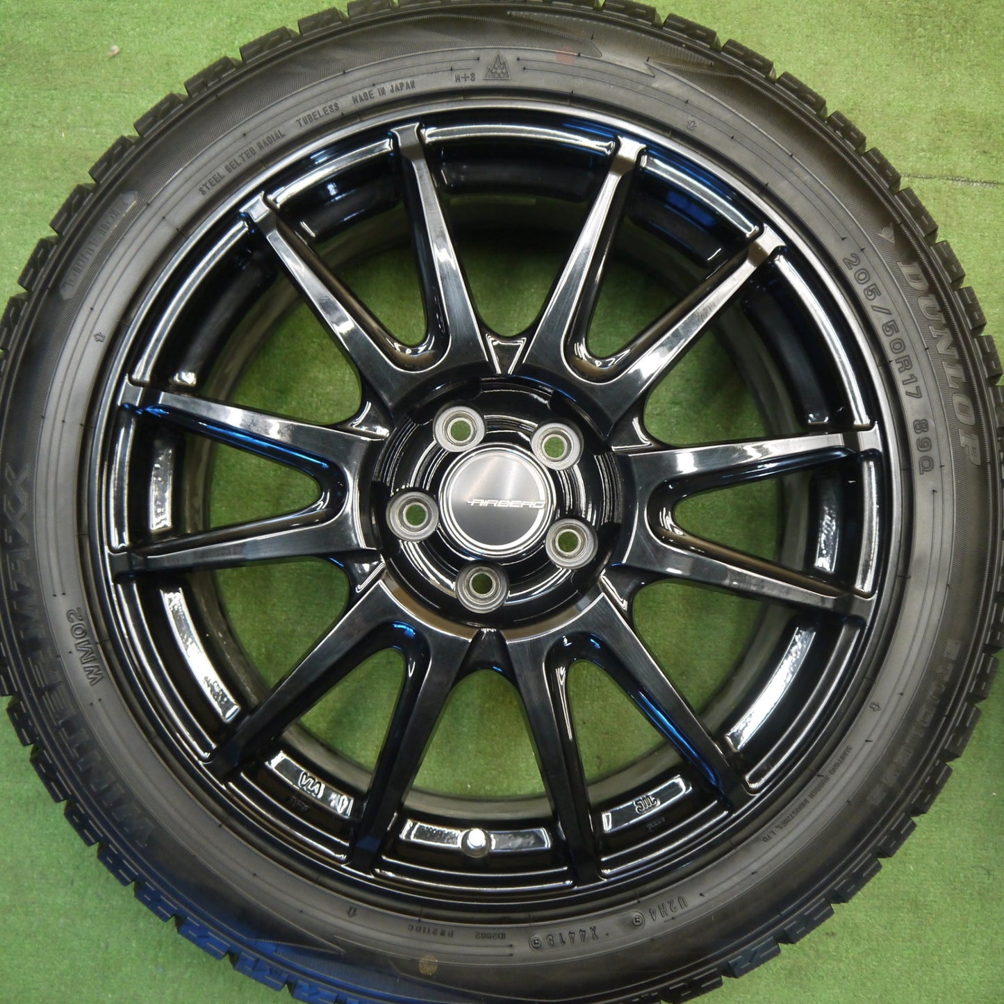 ほぼ未使用★プリウス 等 205/50R17 スタッドレス ダンロップ ウインターマックス WM02 AIRBERG エアベルグ 17インチ PCD100/5H★6032703Hス