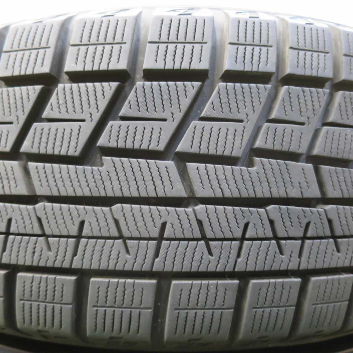 バリ溝！23年！キレイ！9.5分以上★スタッドレス 215/60R17 ヨコハマ アイスガード iG60 SCHNEIDER シュナイダー 17インチ PCD114.3/5H★5120203イス