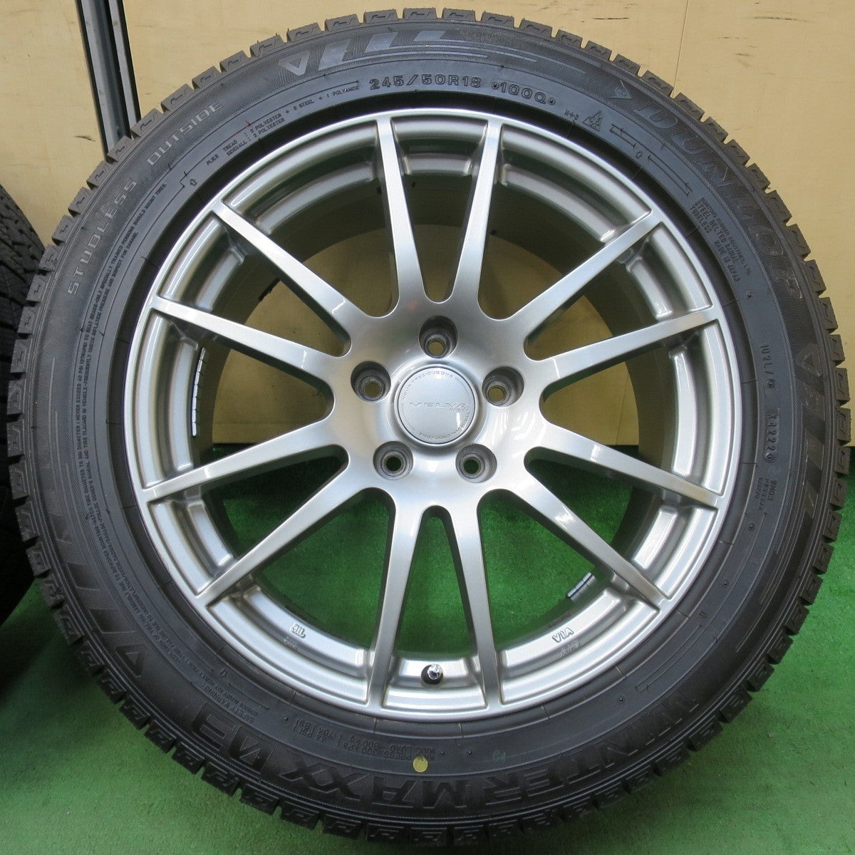 バリ溝！22年！キレイ！9.5分以上★スタッドレス 245/50R18 ダンロップ ウインターマックス 03 VELVA ヴェルヴァ 18インチ PCD114.3/5H★5012504イス