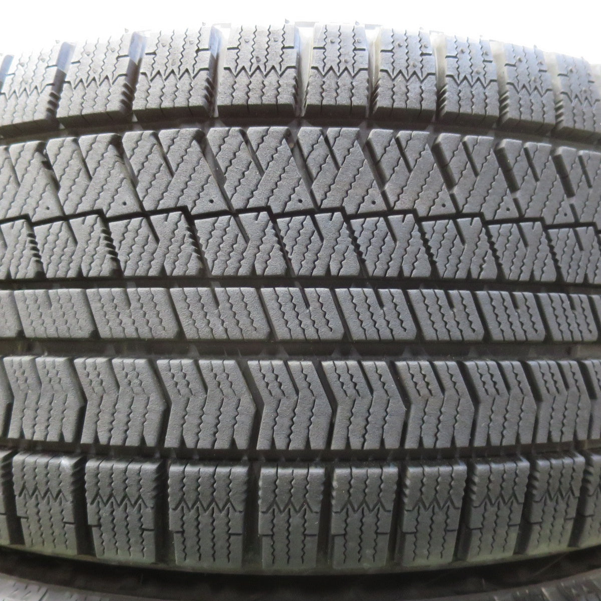 バリ溝！9.5分★アウディ 等 MAK STADT 245/45R18 スタッドレス ブリヂストン ブリザック VRX2 シュタッド 18インチ PCD112/5H★5042403イス