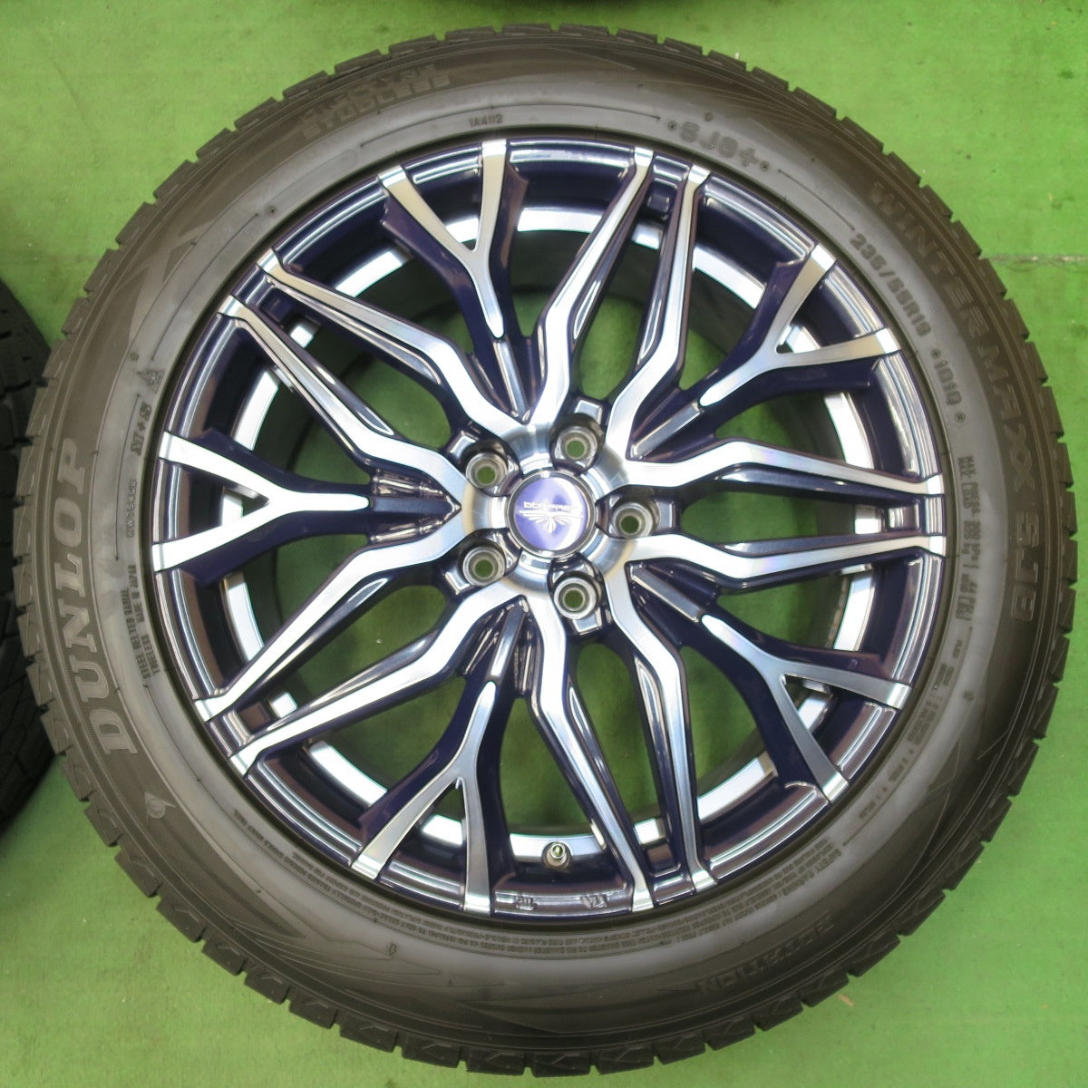 [送料無料] バリ溝！22年！キレイ！9.5分★スタッドレス 235/55R19 ダンロップ ウインターマックス SJ8 DORFREN ドルフレン 19インチ PCD114.3/5H★5022120イス
