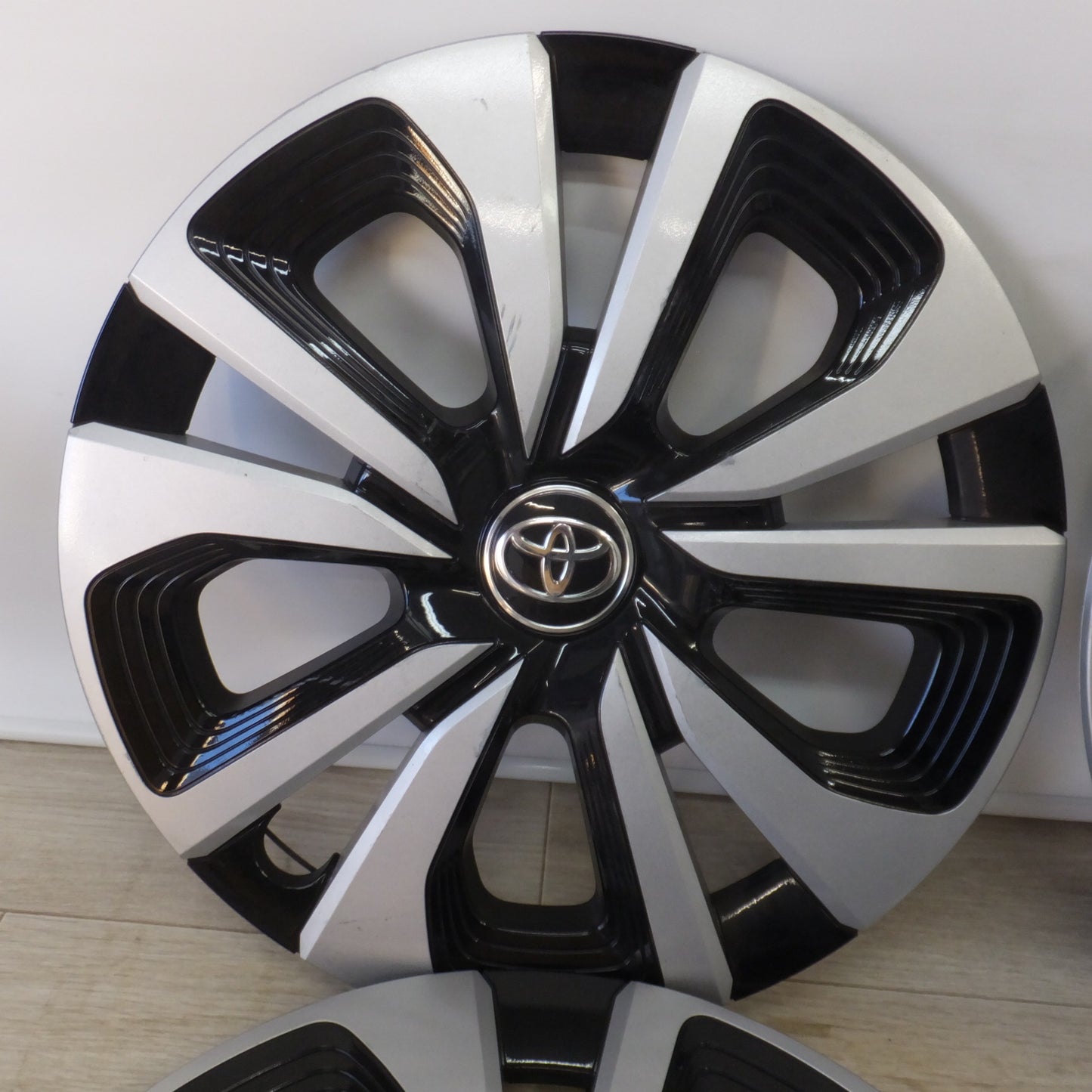 [送料無料] ★トヨタ TOYOTA 純正 プリウス 50系 後期 PHV ホイールカバー 15インチ 4枚★