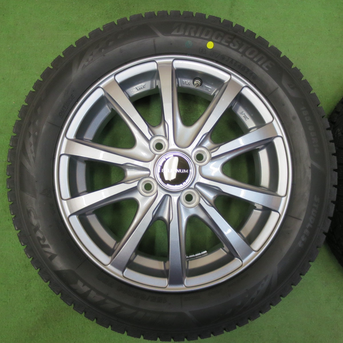 [送料無料] 未使用！24年★スタッドレス 155/65R14 ブリヂストン ブリザック VRX3 BALMINUM バルミナ 14インチ PCD100/4H★4122702イス