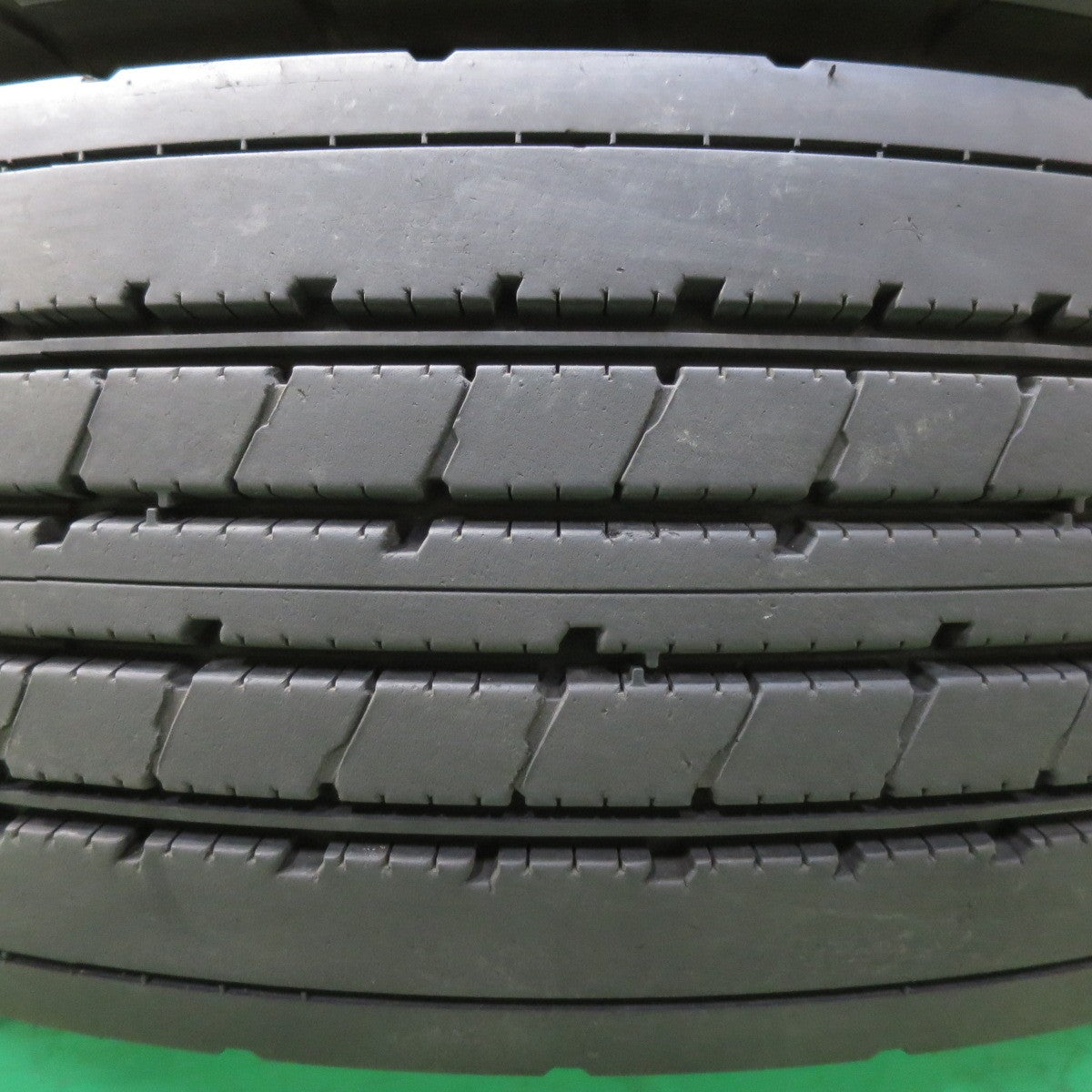 バリ溝！8.5分！2本★トラック タイヤ 215/70R17.5 123/121J ブリヂストン R173 17.5インチ★5062607イノタ