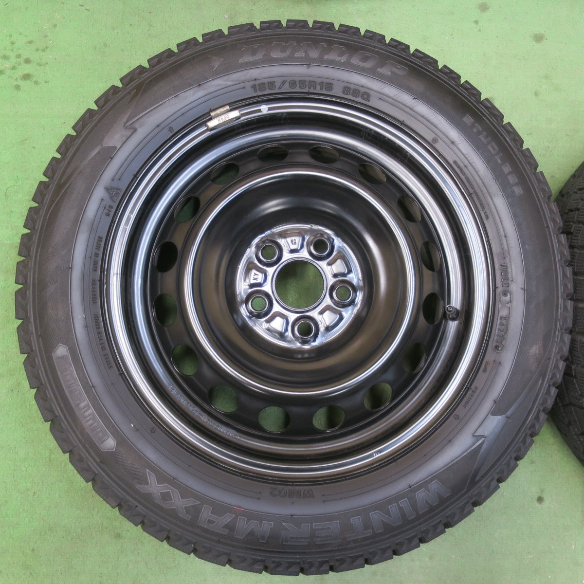 バリ溝！23年！キレイ！9.5分★トヨタ シエンタ 純正 スチール 185/65R15 スタッドレス ダンロップ ウインターマックス WM02 15インチ PCD100/5H★6012902イス