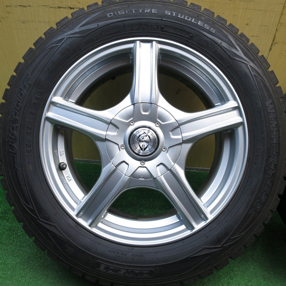 バリ溝！キレイ！9分★スタッドレス 185/65R15 ダンロップ ウインターマックス WM01 Treffer トレファー 15インチ PCD100 114.3/4H マルチ★5031115Hス