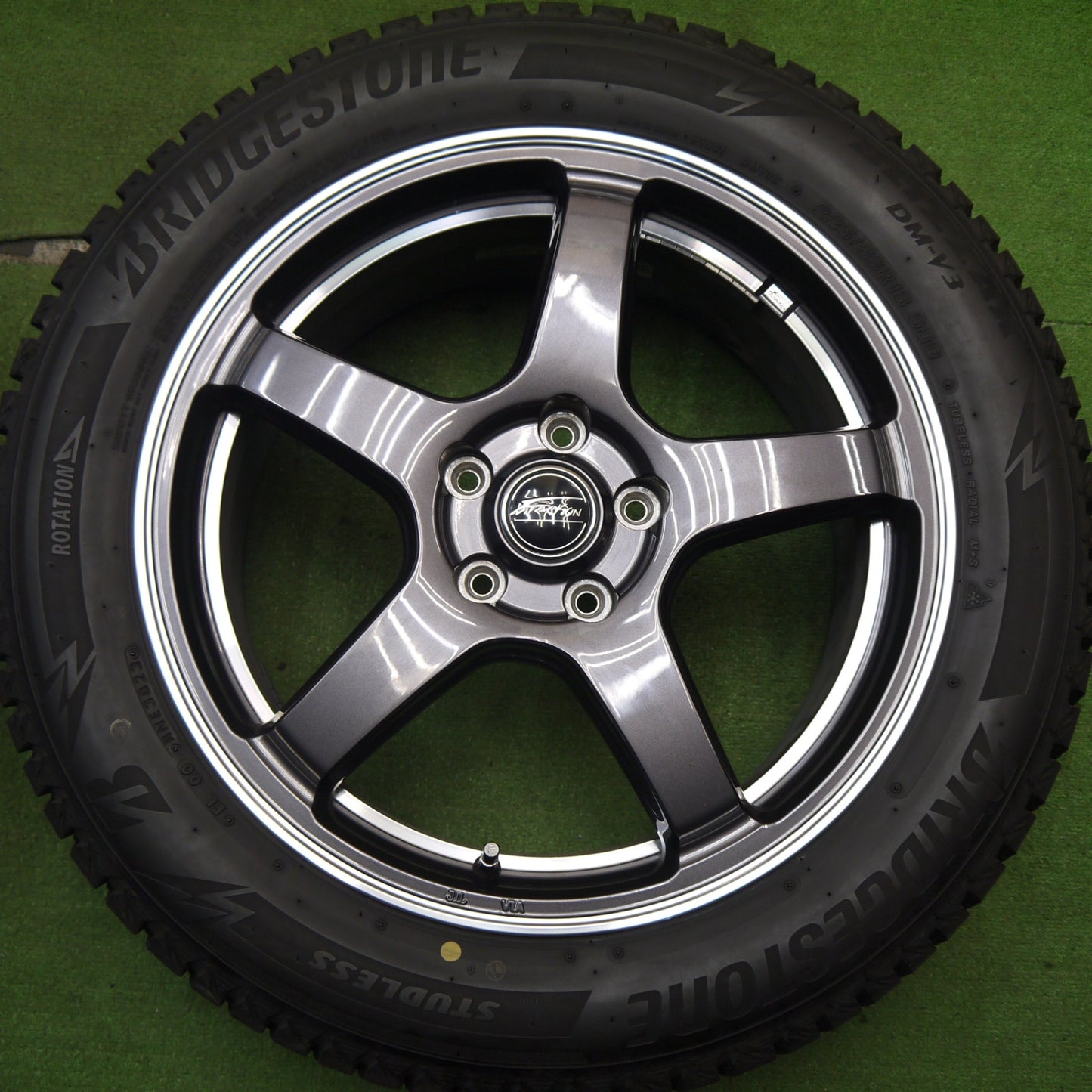 バリ溝！23年！キレイ！9.5分★スタッドレス 225/55R18 ブリヂストン ブリザック DM-V3 F Direction WS5 Fディレクション 18インチ PCD114.3/5H★5051307Hス