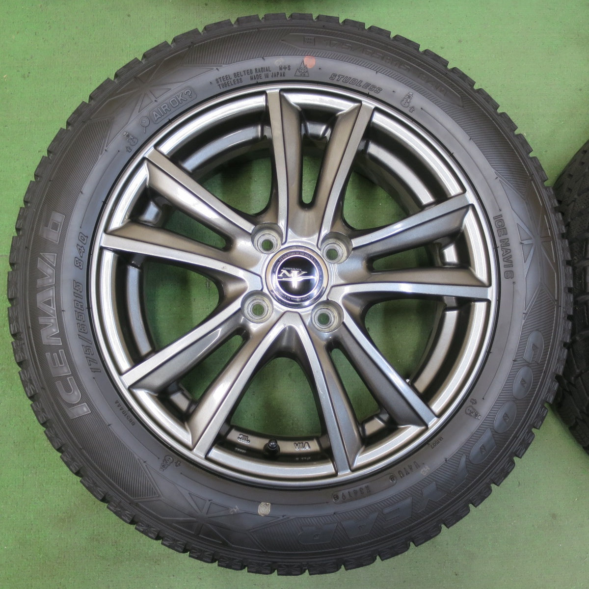 バリ溝！8.5分★スタッドレス 175/65R15 グッドイヤー アイスナビ6 NIRVANA NV ニルバーナ ニルヴァーナ 15インチ PCD100/4H★5103110イス