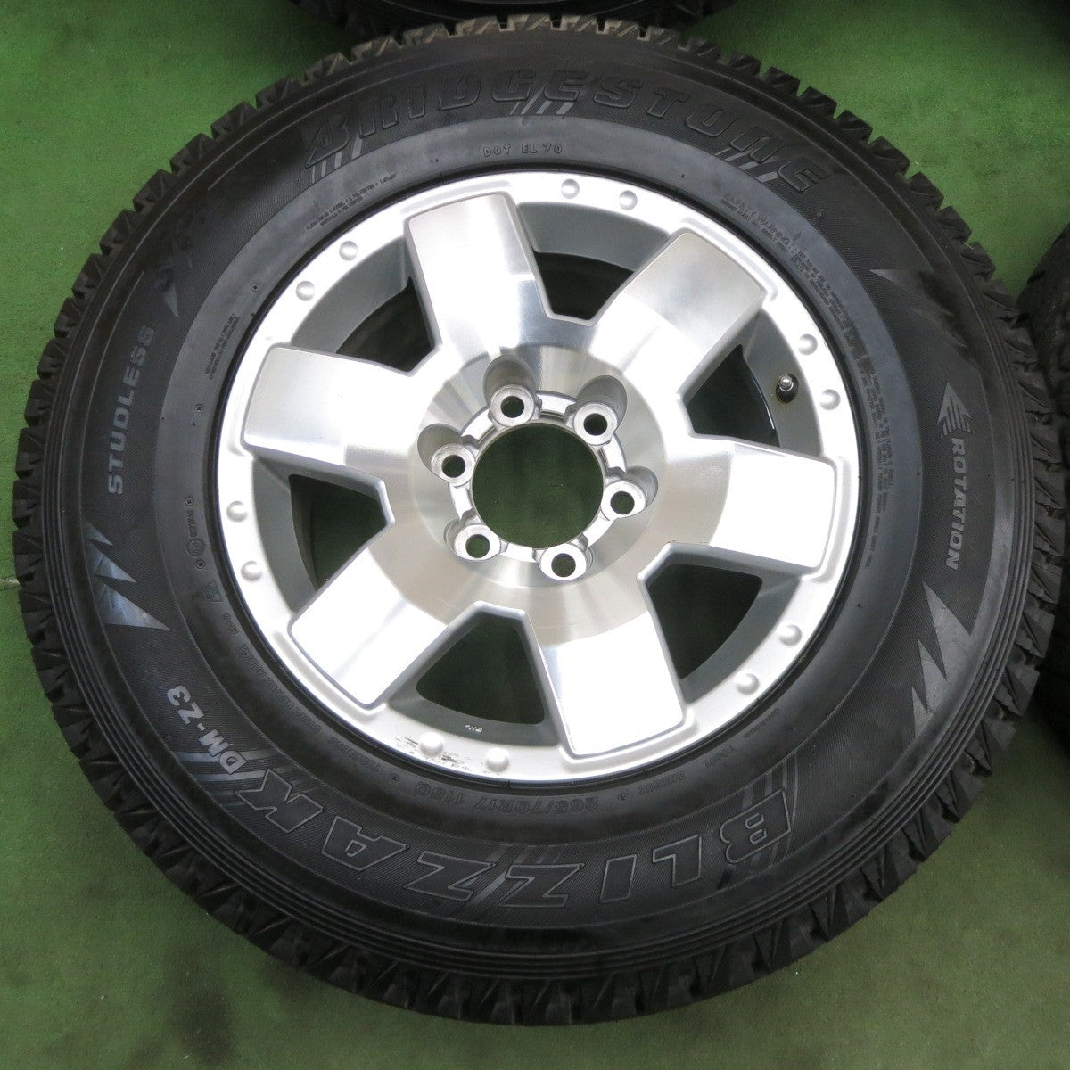 バリ溝！ほぼ10分★トヨタ FJクルーザー 純正 265/70R17 スタッドレス ブリヂストン ブリザック DM-Z3 17インチ PCD139.7/6H★6012804ナス