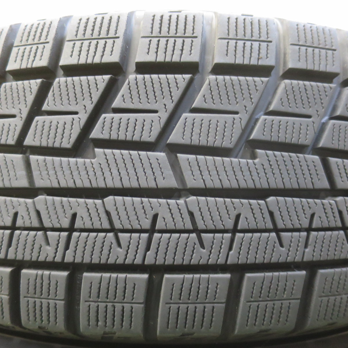バリ溝！23年！キレイ！9.5分◎スタッドレス 215/60R16 ヨコハマ アイスガード iG60 ravrion RS01 ラブリオン 16インチ PCD114.3/5H◎6093001イス