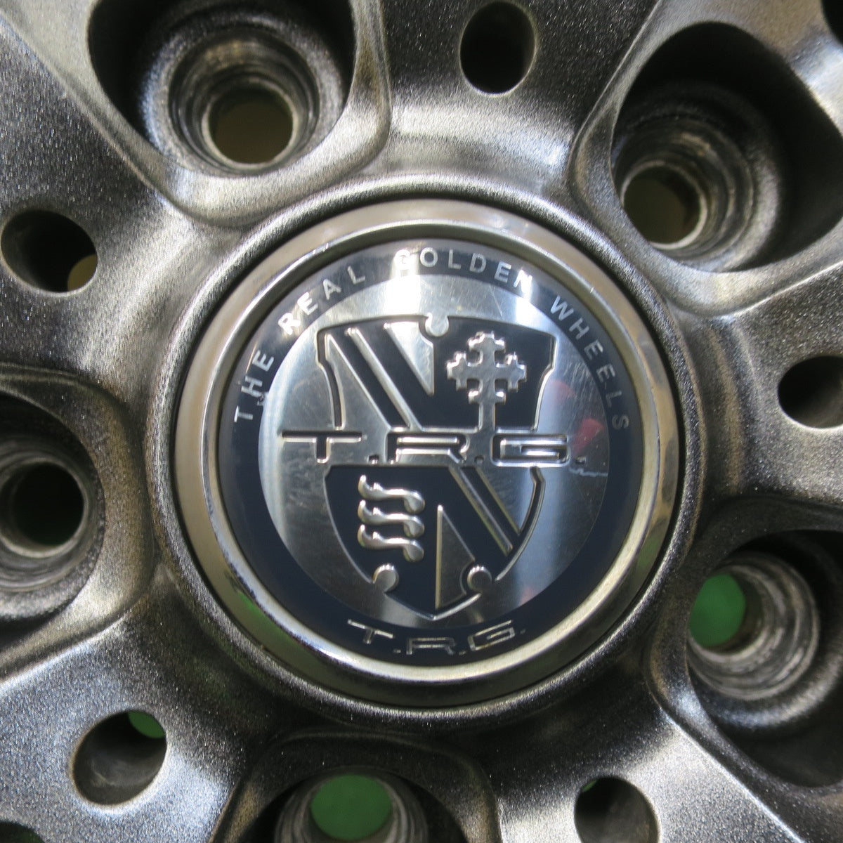 バリ溝！24年！9.5分★スタッドレス 205/60R16 ダンロップ ウインターマックス WM02 T.R.G. TRG 16インチ PCD114.3/5H★5110705イス