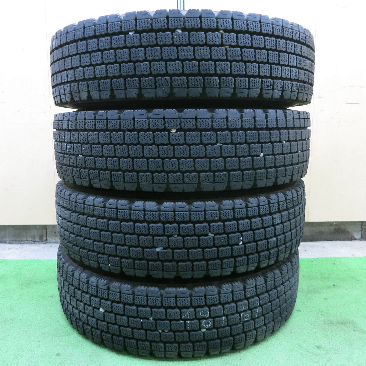 [送料無料] 4本価格★トラック タイヤ 225/80R17.5 123/122L スタッドレス ブリヂストン W910 TOPY スチール 135-9CS 17.5インチ PCD222.25/6H★5021901ナス