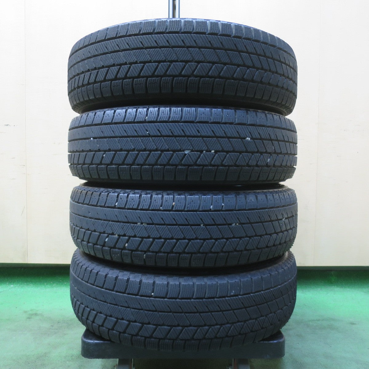 バリ溝！23年！9.5分以上★スタッドレス 165/70R14 ブリヂストン ブリザック VRX3 社外 アルミ 14インチ ソリオ ハスラー 等 PCD100/4H★6022113イス