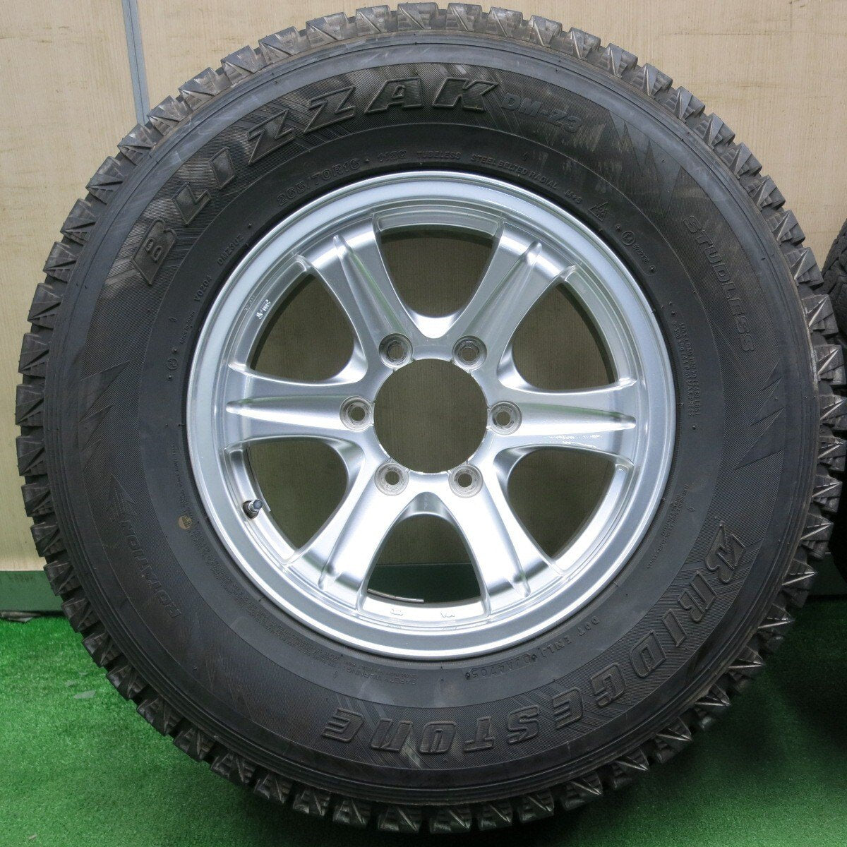バリ溝！キレイ！9.5分★KEELER 265/70R16 スタッドレス ブリヂストン ブリザック DM-Z3 キーラー 16インチ PCD139.7/6H★5010702NJス