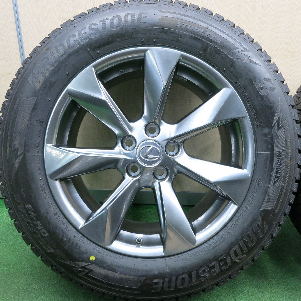 *送料無料* 超バリ溝！21年！綺麗！ほぼ10分★レクサス 20系 RX450h 純正 235/65R18 スタッドレス ブリヂストン ブリザック DM-V3 PCD114.3/5H★4033001HAス