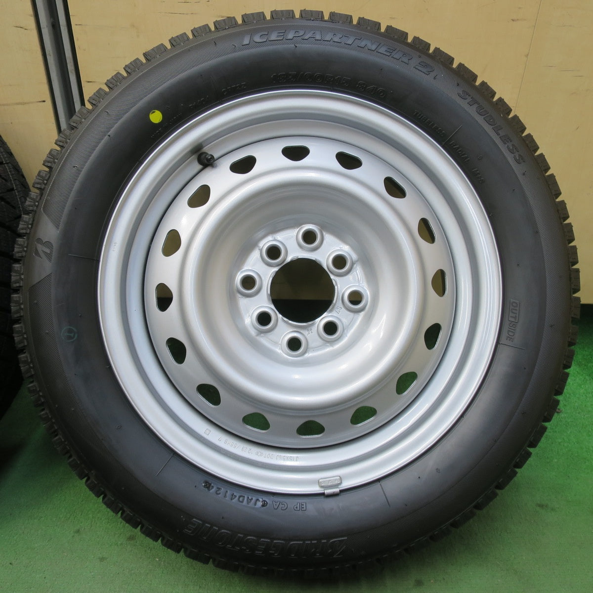 未使用！24年★スタッドレス 185/60R15 ブリヂストン アイスパートナー2 スチール ホイール 15インチ PCD100 114.3/4H マルチ★5112908イス