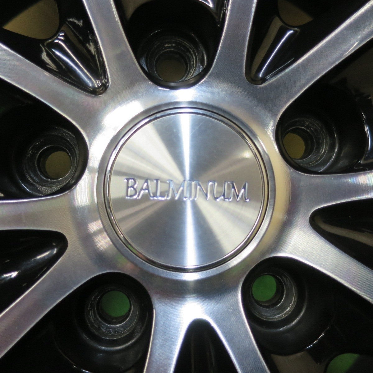 バリ溝！21年！キレイ！9.5分★スタッドレス 225/60R17 ブリヂストン ブリザック VRX3 BALMINUM バルミナ 17インチ PCD114.3/5H★5040711イス