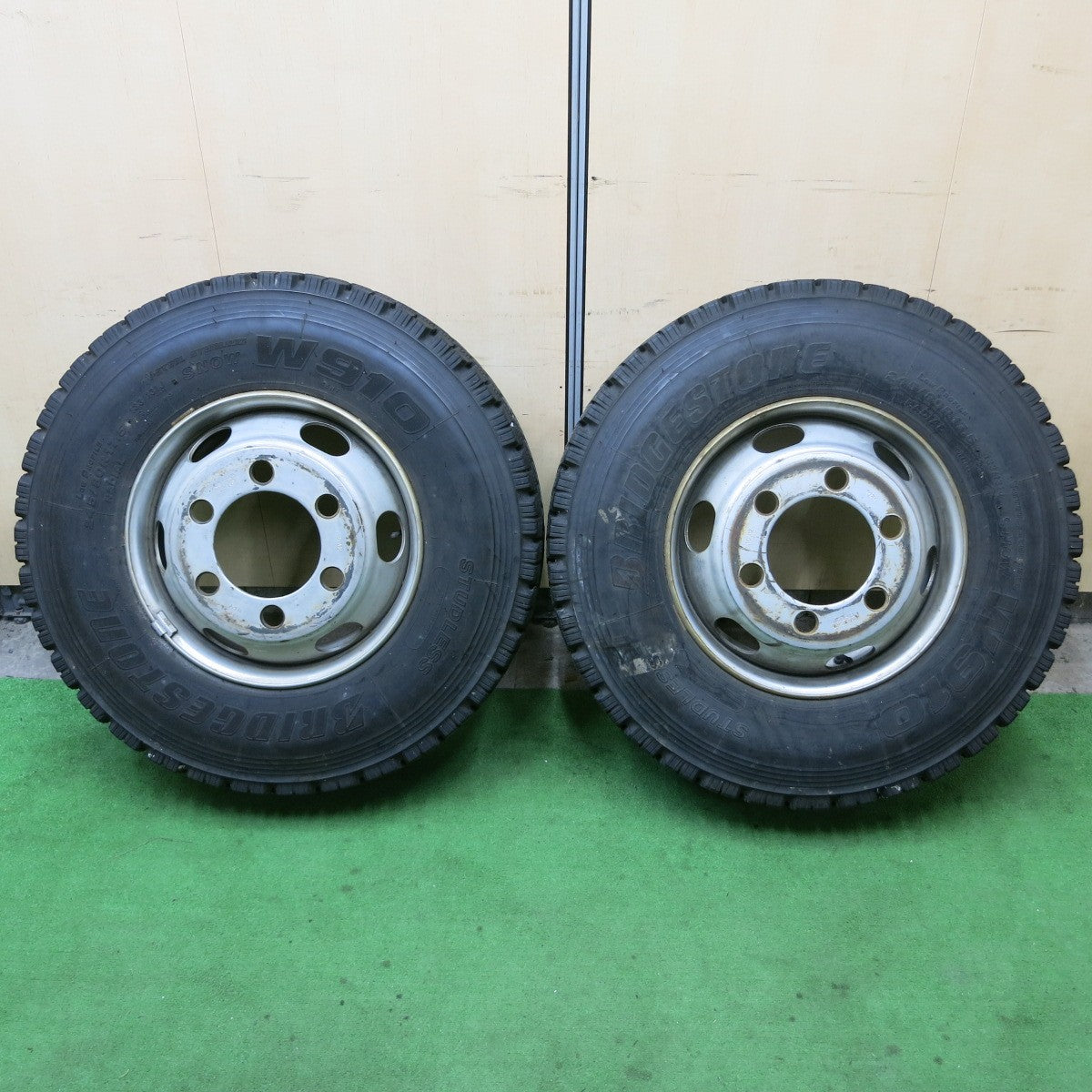 バリ溝！22年！9.5分以上！2本★トラック 245/80R17.5 133/131J スタッドレス ブリヂストン W910 TOPY スチール 17.5インチ 135-12CSP PCD222.25/6H★5060305ナス