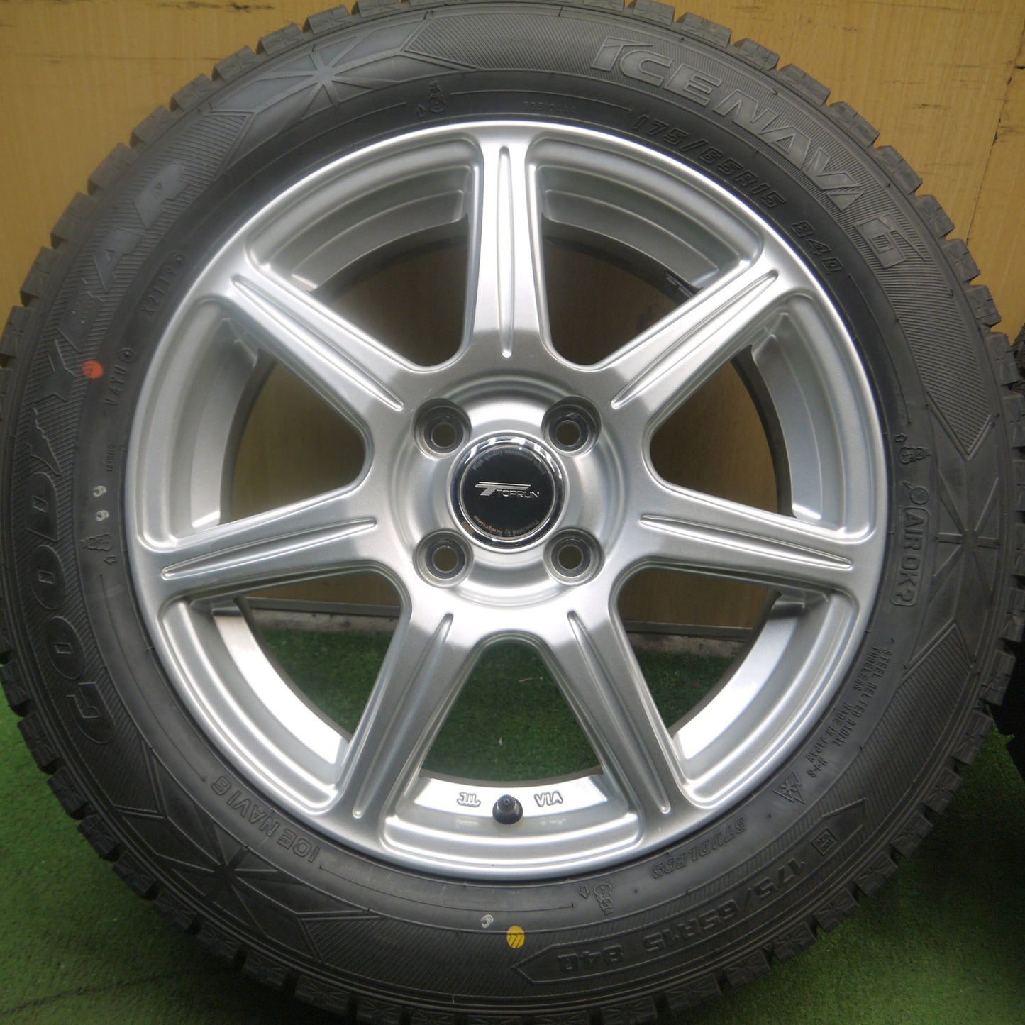 *送料無料* 超バリ溝！21年！キレイ！ほぼ10分★スタッドレス 175/65R15 グッドイヤー アイスナビ6 TOPRUN トップラン 15インチ PCD100/4H★4052701Hス