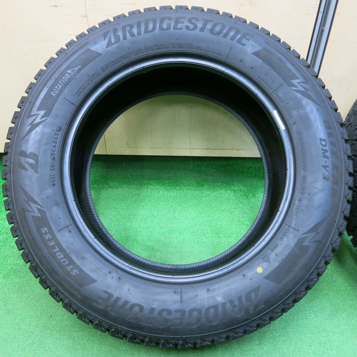 バリ溝 22年 ほぼ10分★スタッドレス 225/65R17 ブリヂストン ブリザック DM-V3 タイヤ ハリアー RAV4等★4012209イスタ