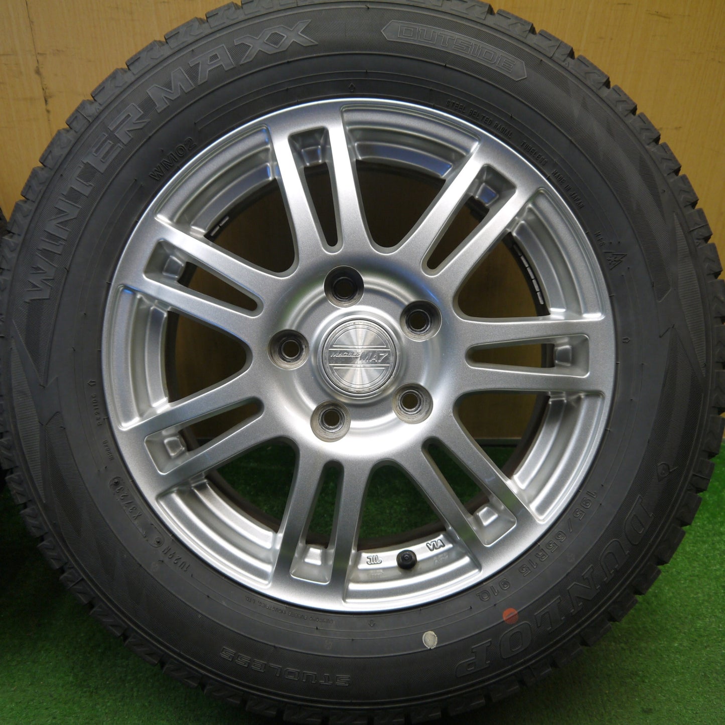 バリ溝！23年！キレイ！9.5分★スタッドレス 195/65R15 ダンロップ ウインターマックス WM02 MACBES MA7 マクベス 15インチ PCD114.3/5H★6021303Hス
