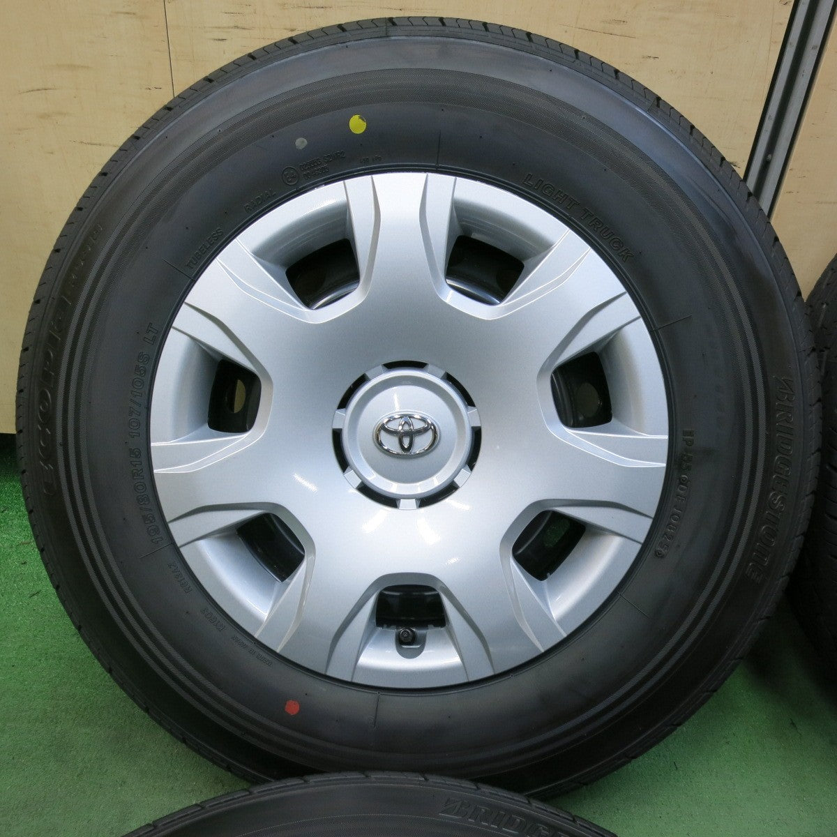 新車外し！25年★トヨタ 200系 ハイエース 純正 スチール 195/80R15 107/105S ブリヂストン エコピア RD613 15インチ PCD139.7/6H★5053014SYノ