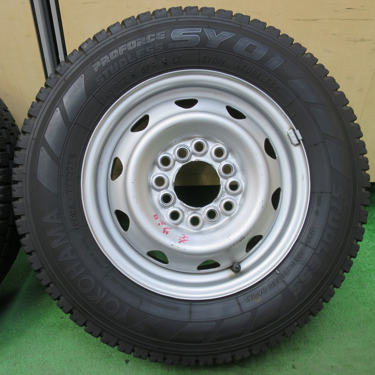 バリ溝！9分★スタッドレス 145R12 6PR ヨコハマ SY01 SY01V スチール ホイール 12インチ PCD100 110 114.3/4H マルチ★5042907イス