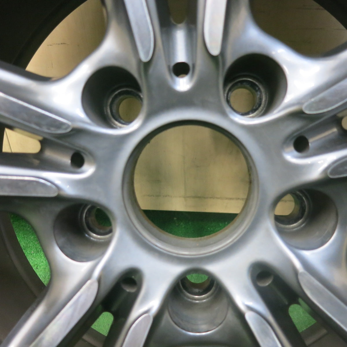 バリ溝！8.5分★BMW 等 MAK LUFT FF 225/45R17 スタッドレス ノキアン WRA4 FRT ルフト MFF 17インチ PCD120/5H★5111703SKス