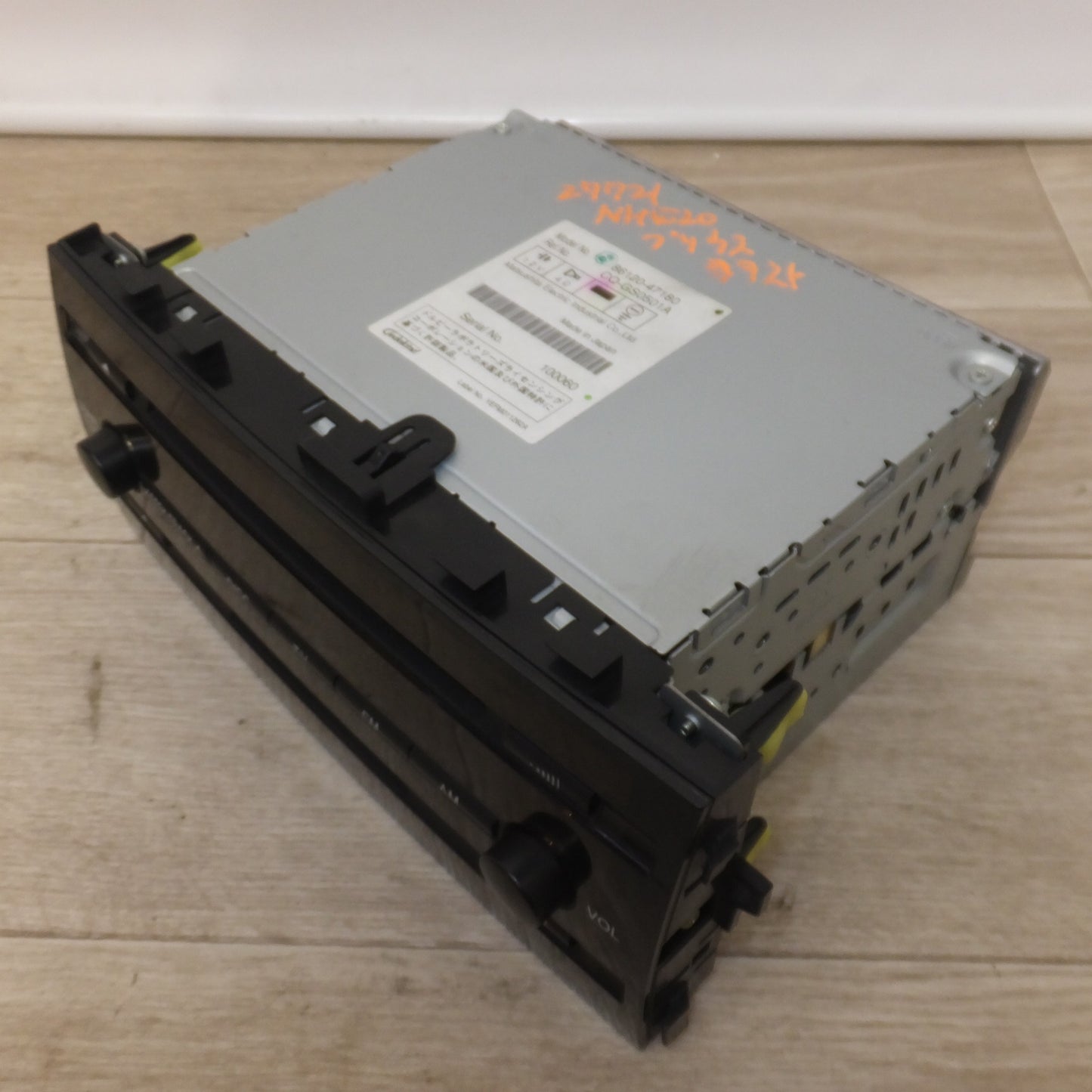[送料無料] ★松下製 トヨタ 純正 プリウス NHW20 カーオーディオ CD MD プレーヤー 86120-47180(30)★