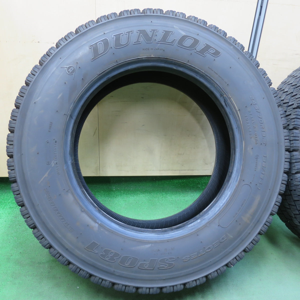 2本価格！24年★トラック タイヤ 245/70R19.5 136/134J スタッドレス ダンロップ デクテス SP081 DECTES 19.5インチ★5103115イスタ