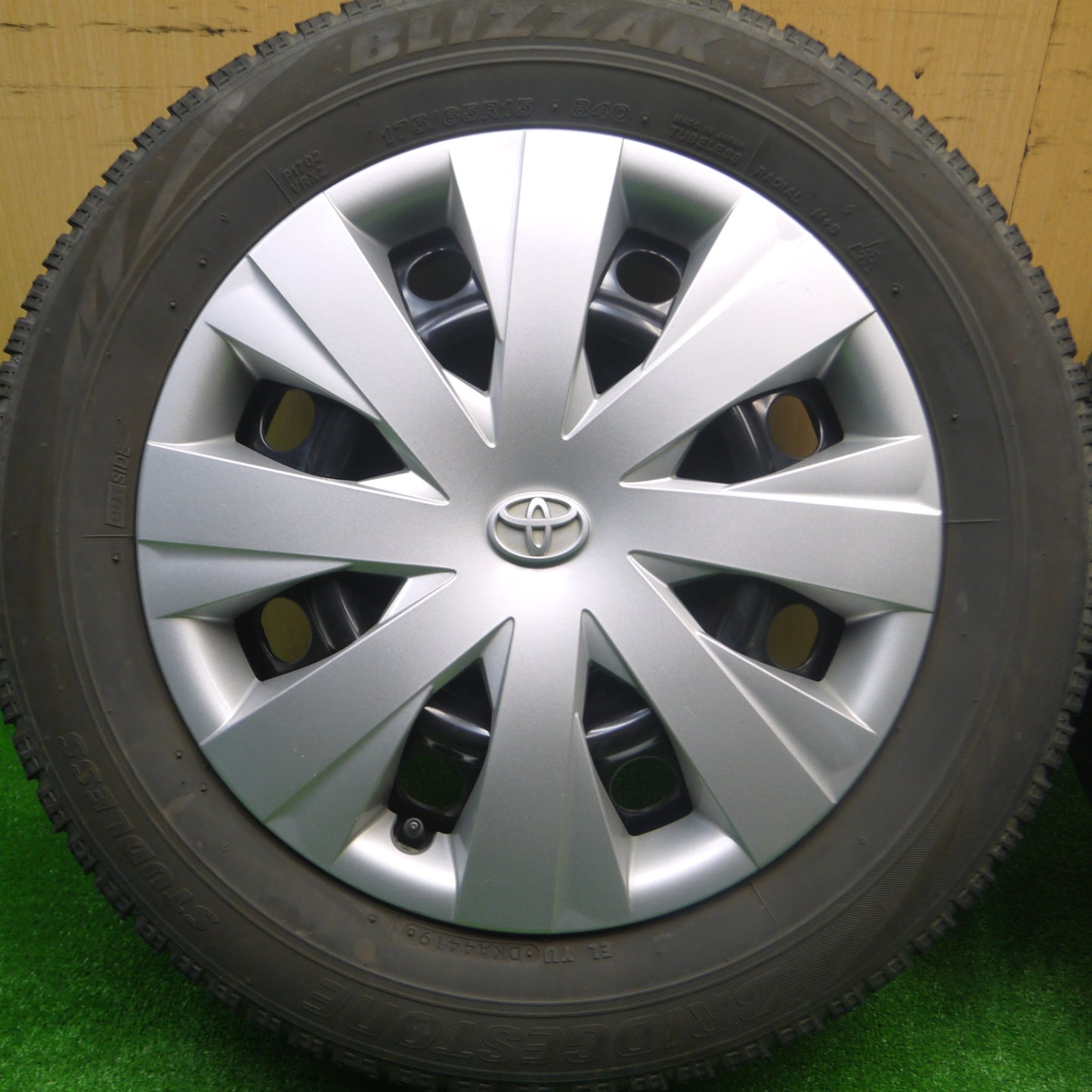 *送料無料* 4本価格★トヨタ 160系 カローラ フィールダー 純正 スチール 175/65R15 スタッドレス ブリヂストン ブリザック VRX PCD100/4H★4082807Hス