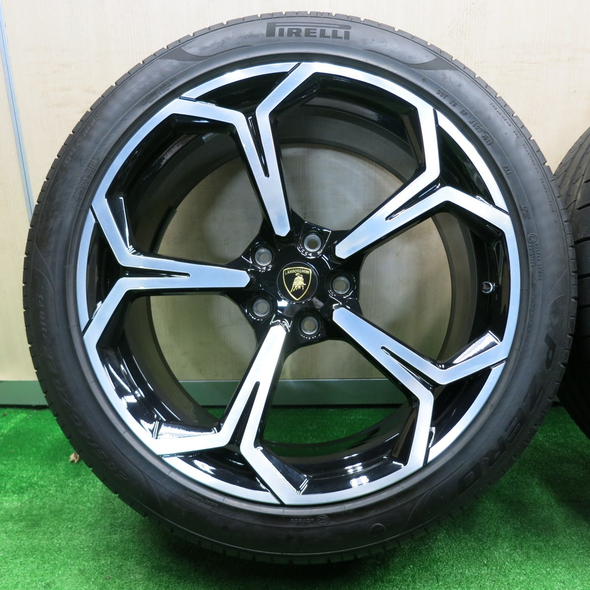 [送料無料] バリ溝！キレイ！8.5分★ランボルギーニ ウルス 純正 OP 285/40R22 325/35R22 ピレリ PZERO 22インチ PCD130/5H★4091902NJノ